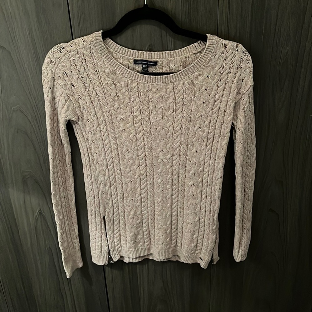 American eagle women’s sweater